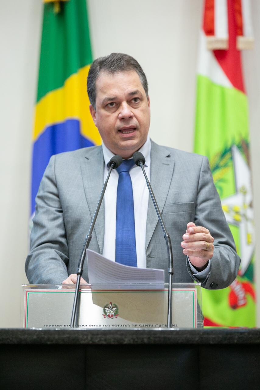 Minotto destaca projetos em favor das mulheres e melhorias da educação