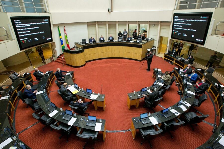 Sessão Ordinária de quarta-feira, quando foram aprovados os projeto para parcelamento de impostos em atraso e do repasse de verbas para municípios