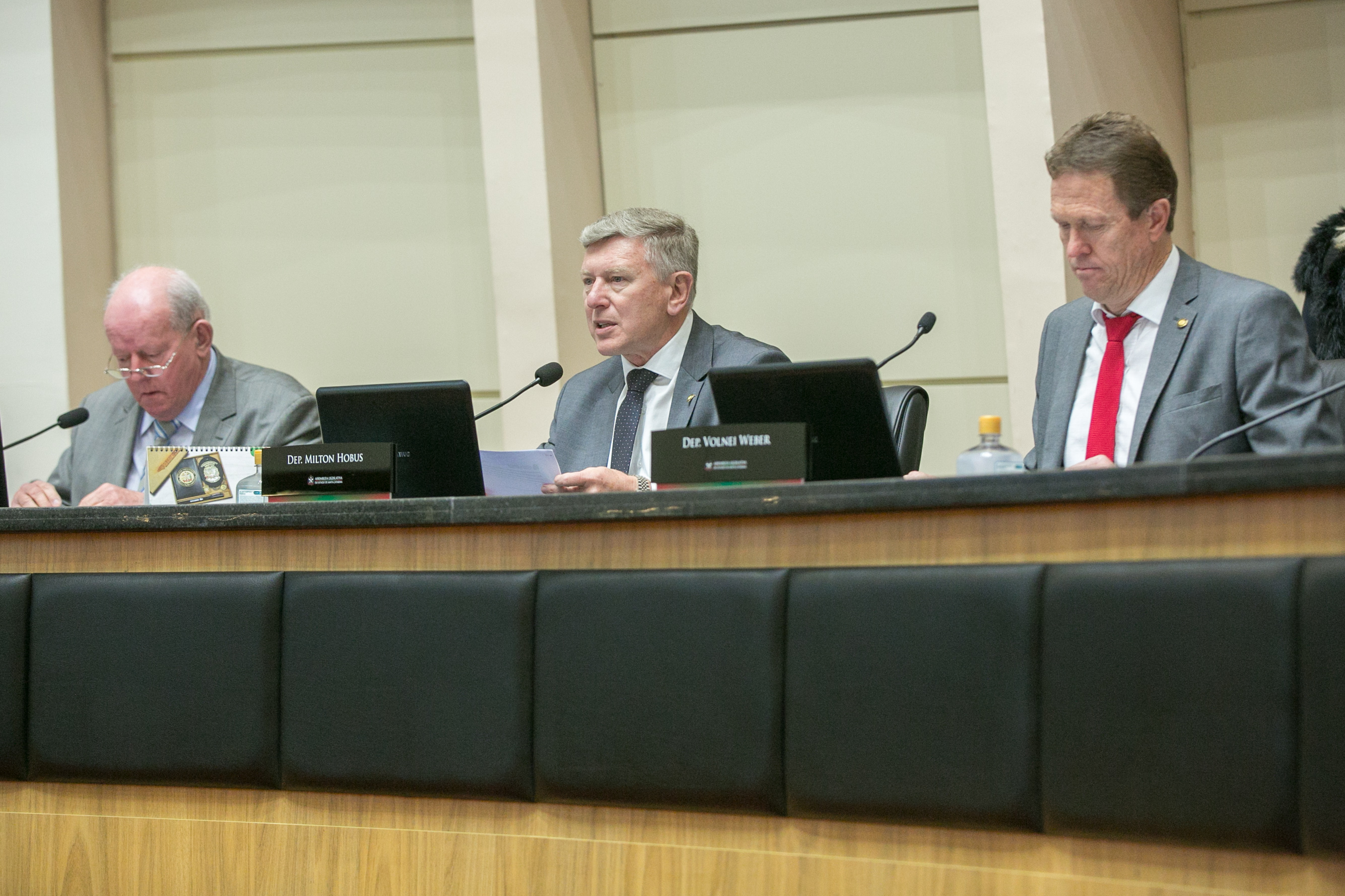 Deputado Marcos Vieira (PSDB), Deputado Milton Hobus (PSD) e Deputado Volnei Weber (MDB)