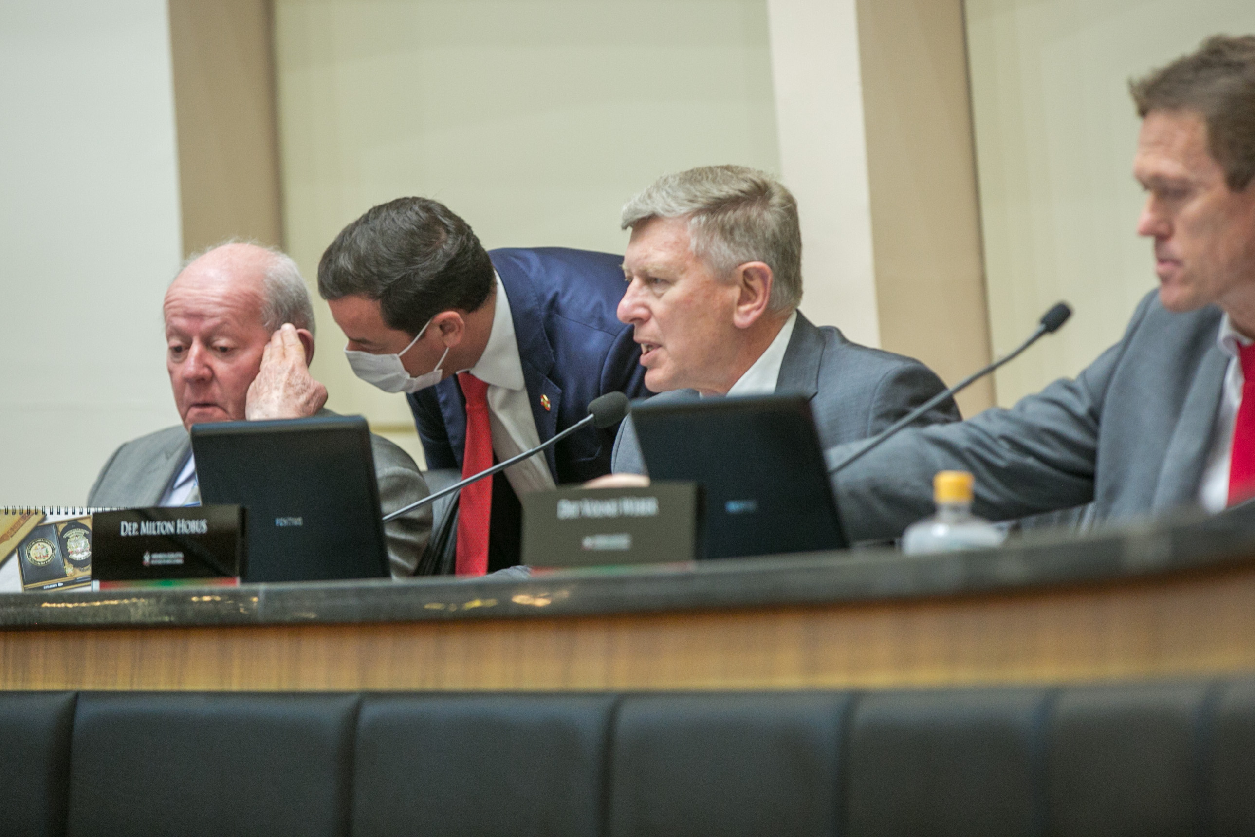 Deputado Marcos Vieira (PSDB), Secretário da Casa Civil Eron Giordani e Deputado Milton Hobus (PSD)