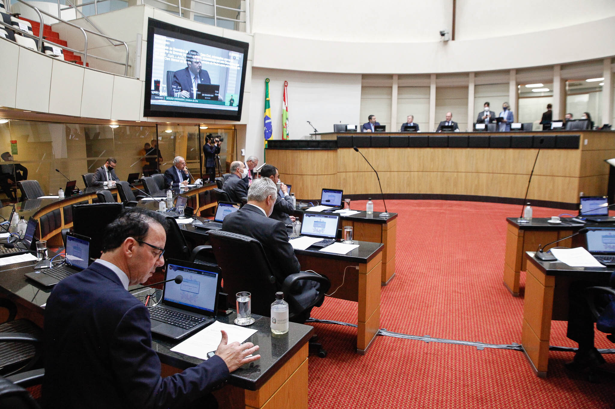 Deputados destacam escalada nos preços dos combustíveis e gás