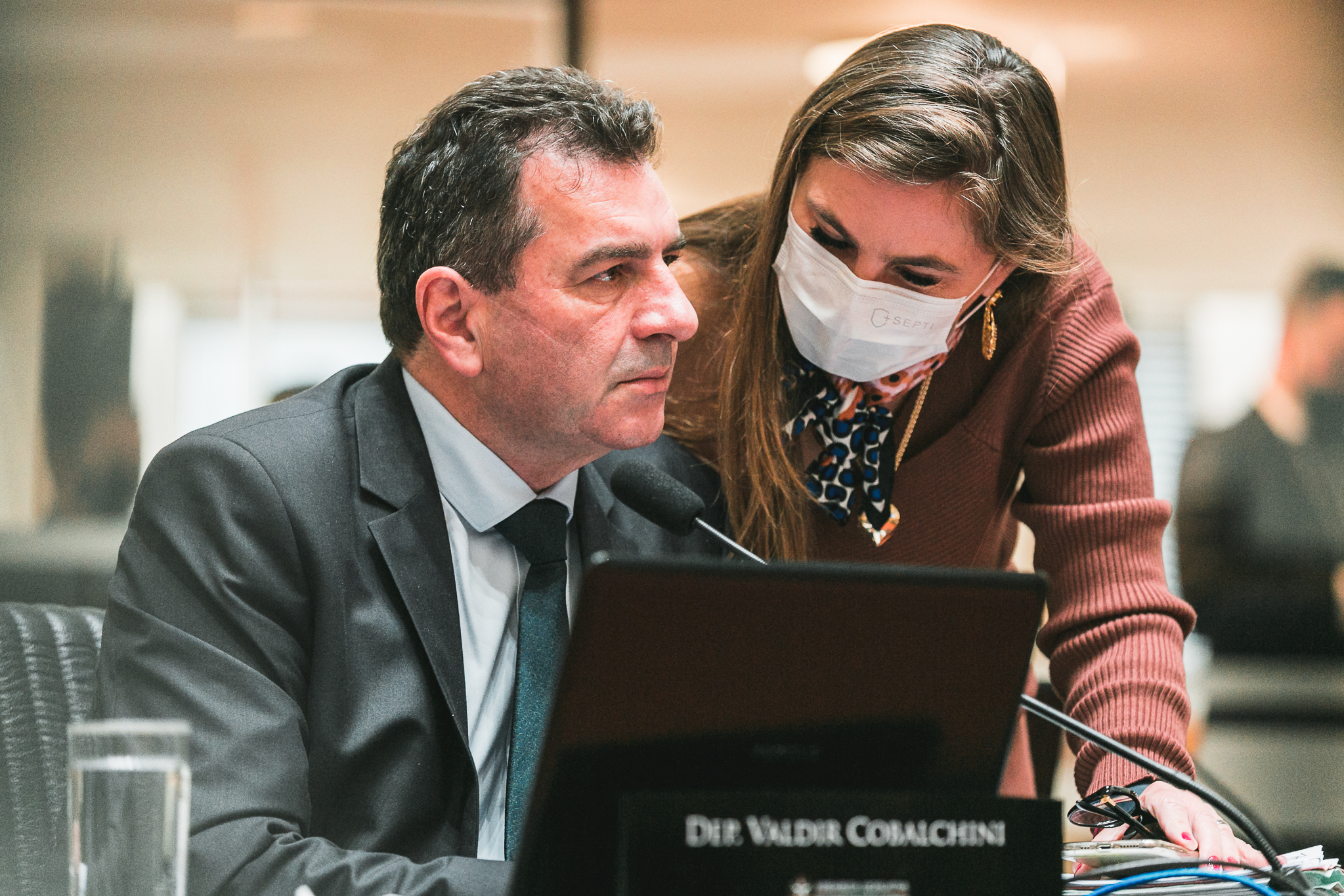 Deputada Ana Paula da Silva (Sem Partido) - Deputado Valdir Cobalchini (MDB)