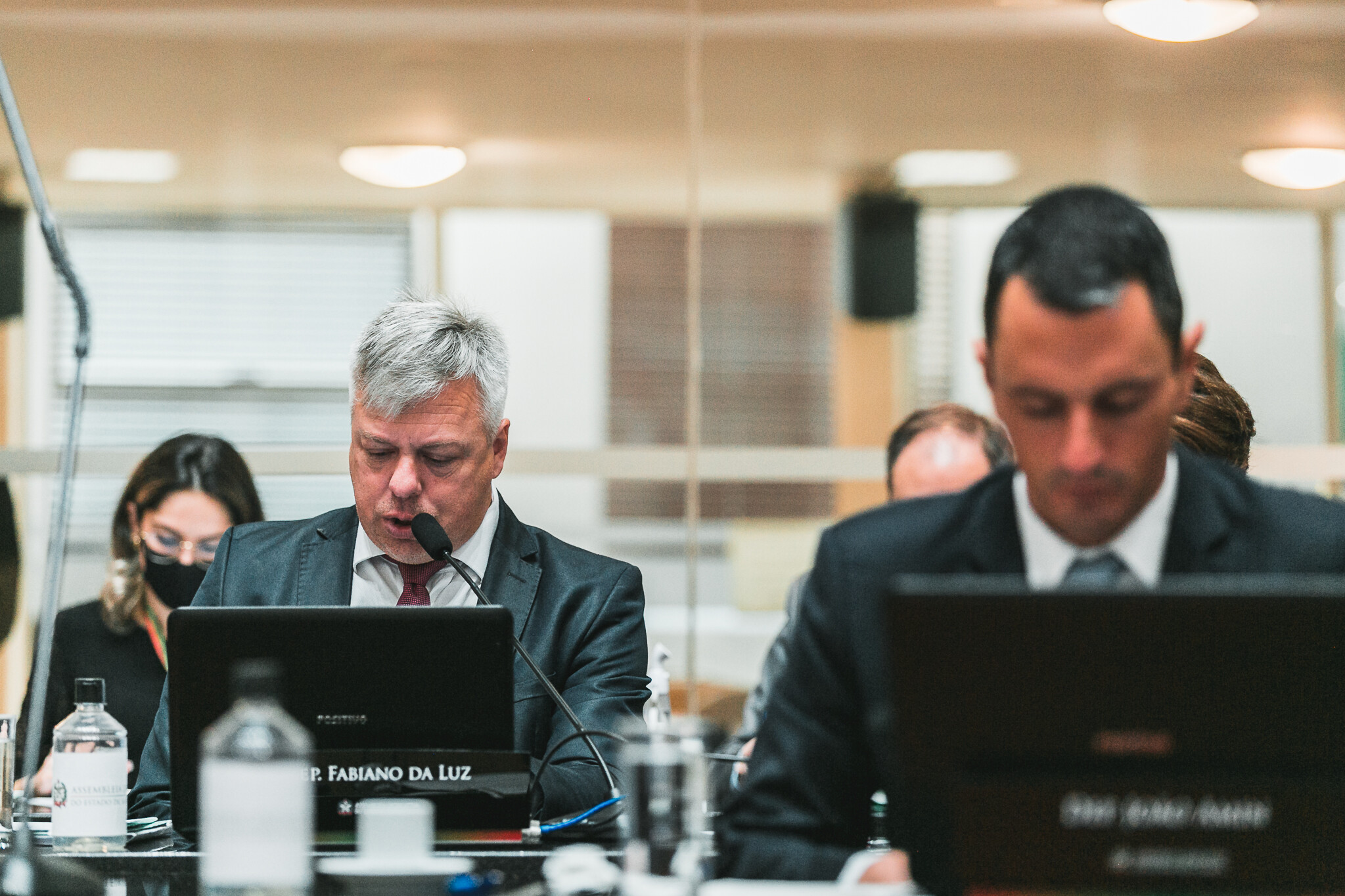 CCJ encaminha ao plenário dois vetos do governo do Estado
