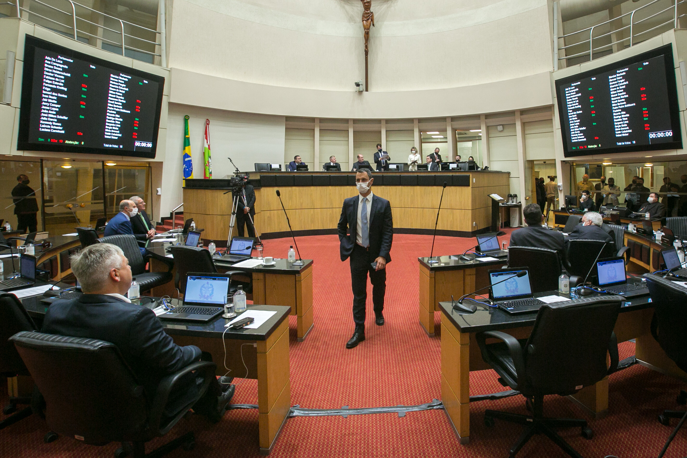 Plenário aprova sete projetos na sessão desta terça-feira (24)