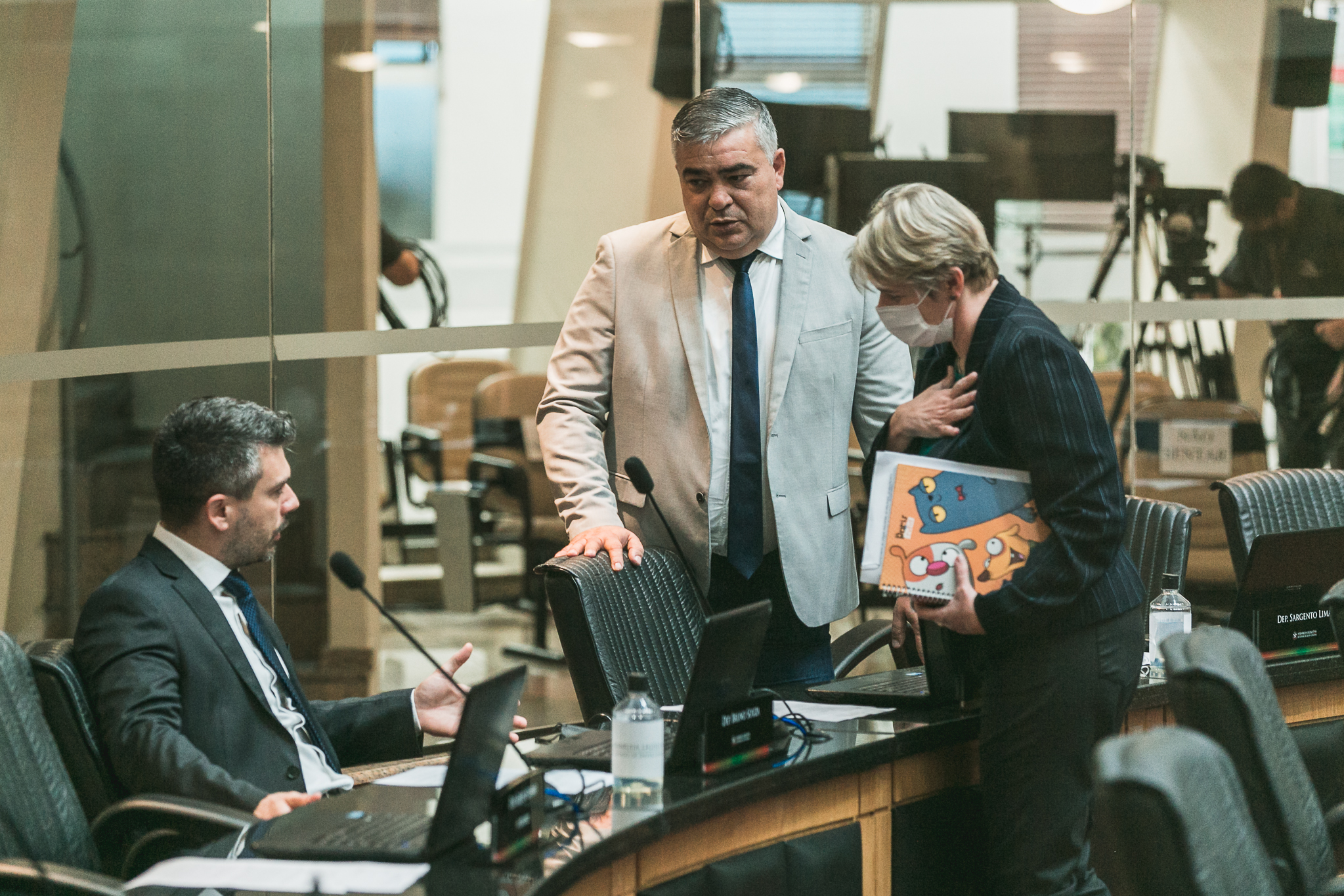 Deputado Sargento Lima(PL) - Deputado Bruno Souza (NOVO) - Deputada Luciane Carminatti (PT)