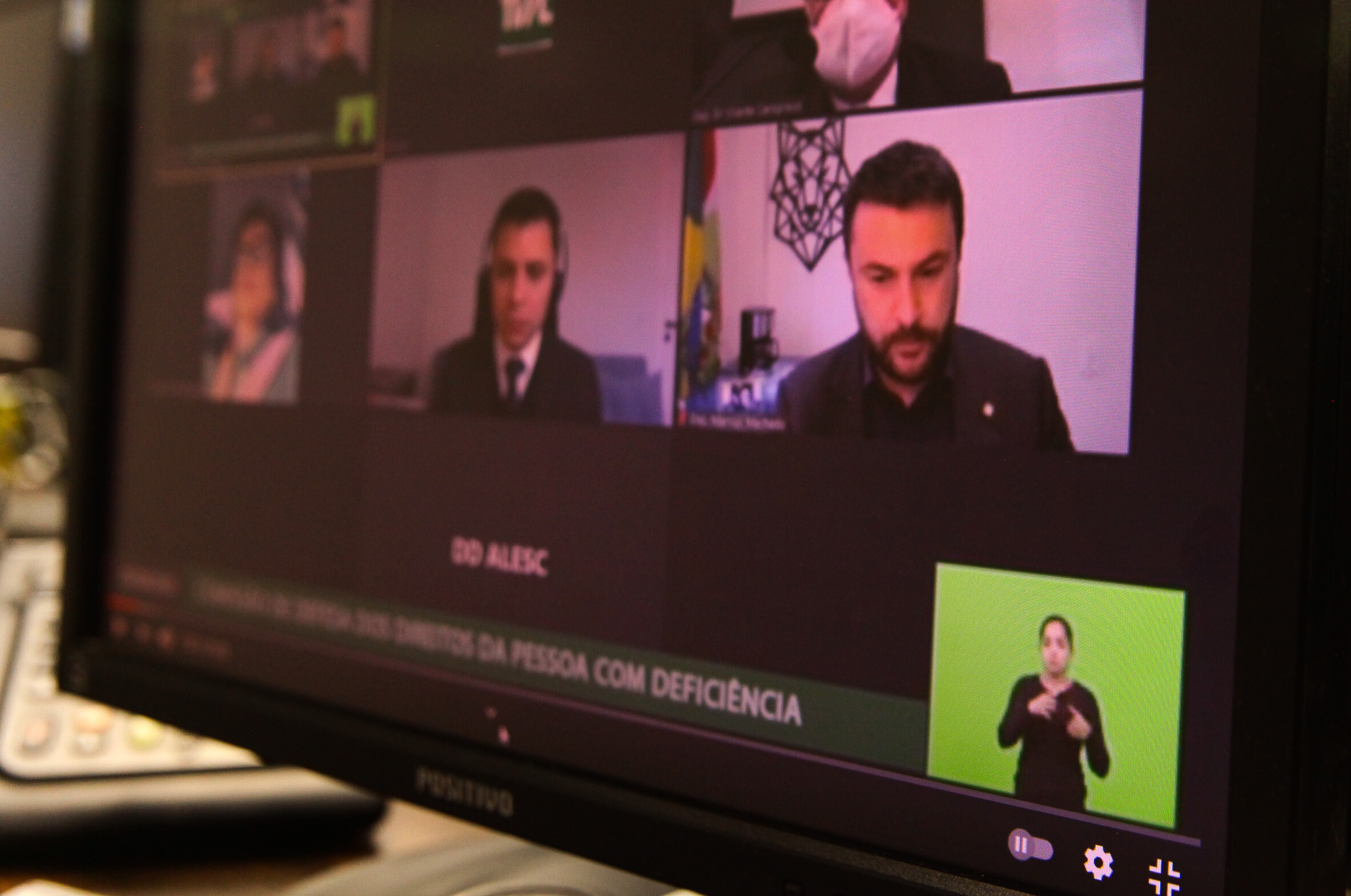 Aumenta o serviço de intérpretes de Libras na Alesc