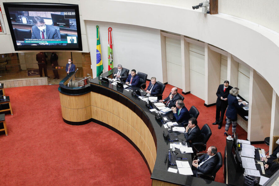A mesa diretora esteve completa e conduziu os trabalhos durante a votação da reforma da previdência dos servidores estaduais