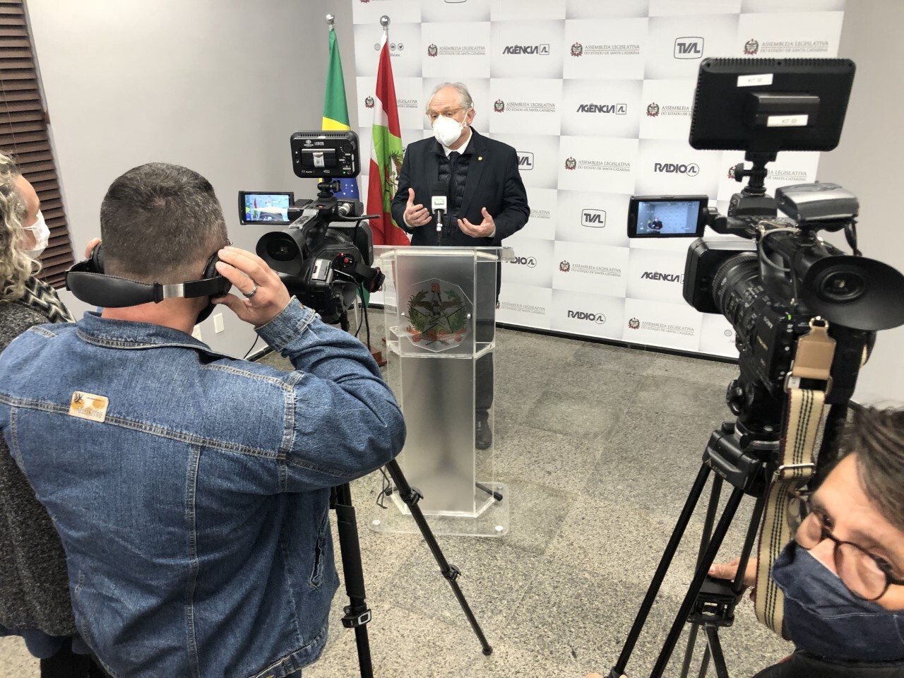 Após mínimo do magistério, Dr. Vicente articula agora descompactação da carreira