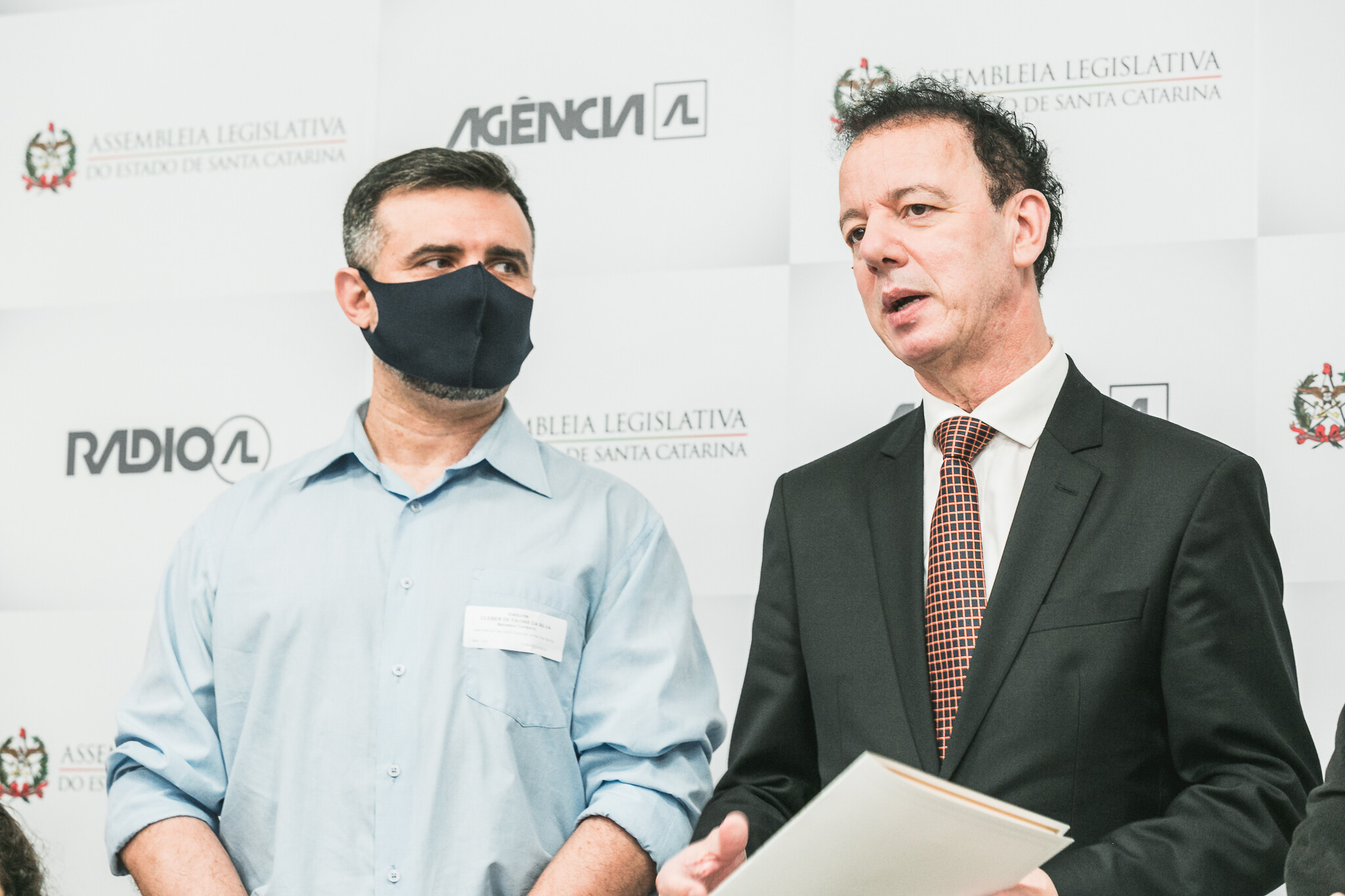 Atleta de jiu-jitsu e grupo de pescadores de Tubarão recebem moção de aplauso