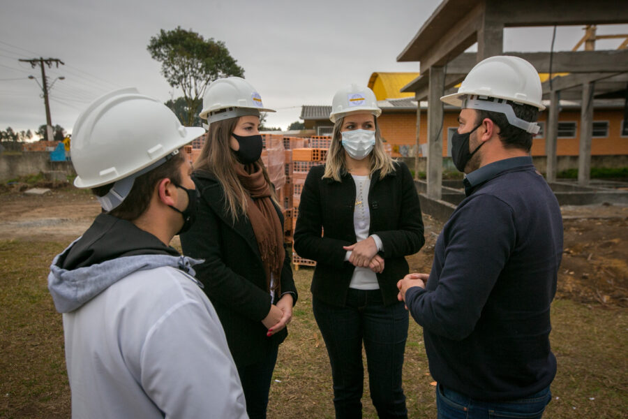 Visitando as obras do Centro de Hidroterapia com a prefeita de Palmeira e equipe
