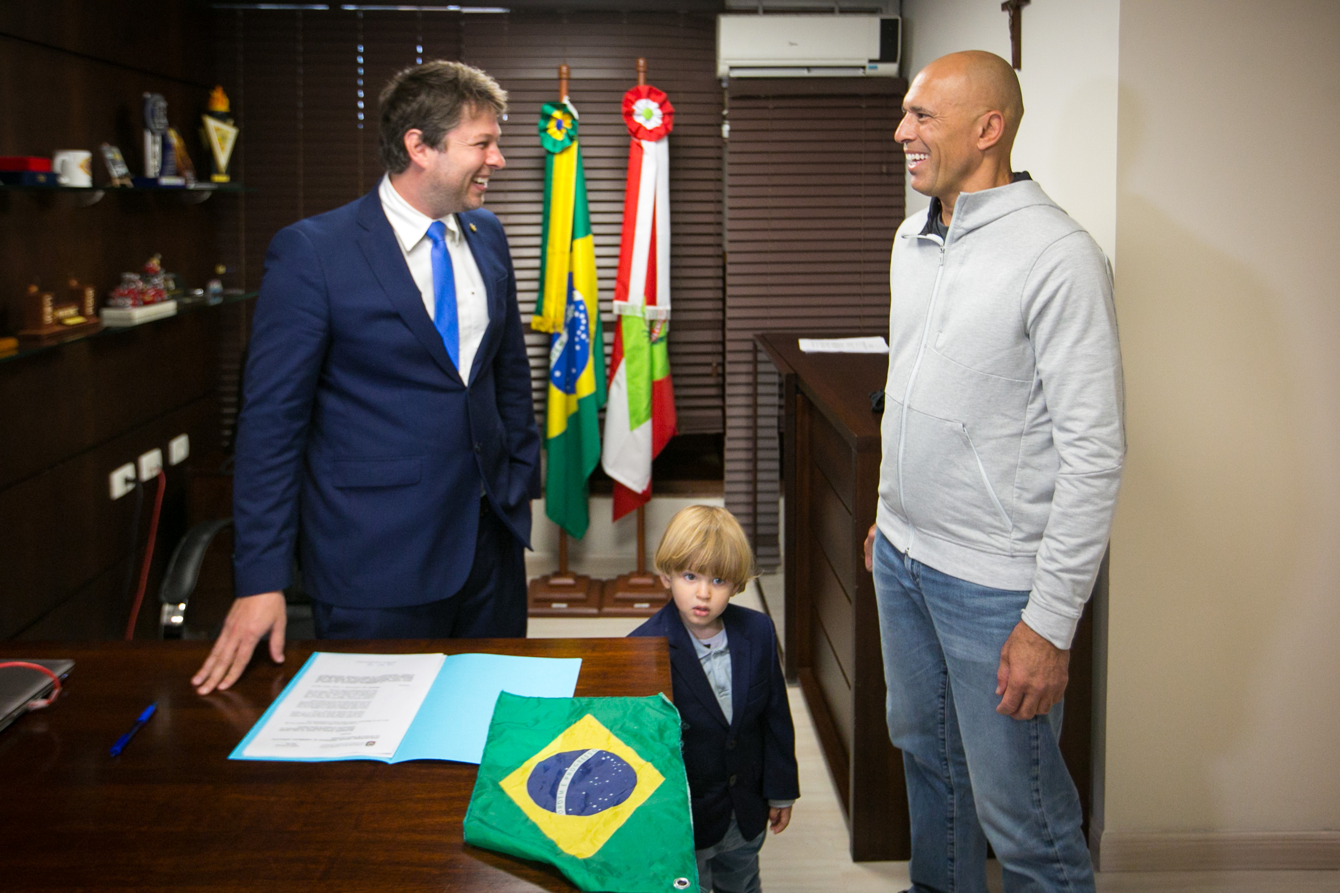 Deputado Tiago Frigo (PSL) e Royce Gracie