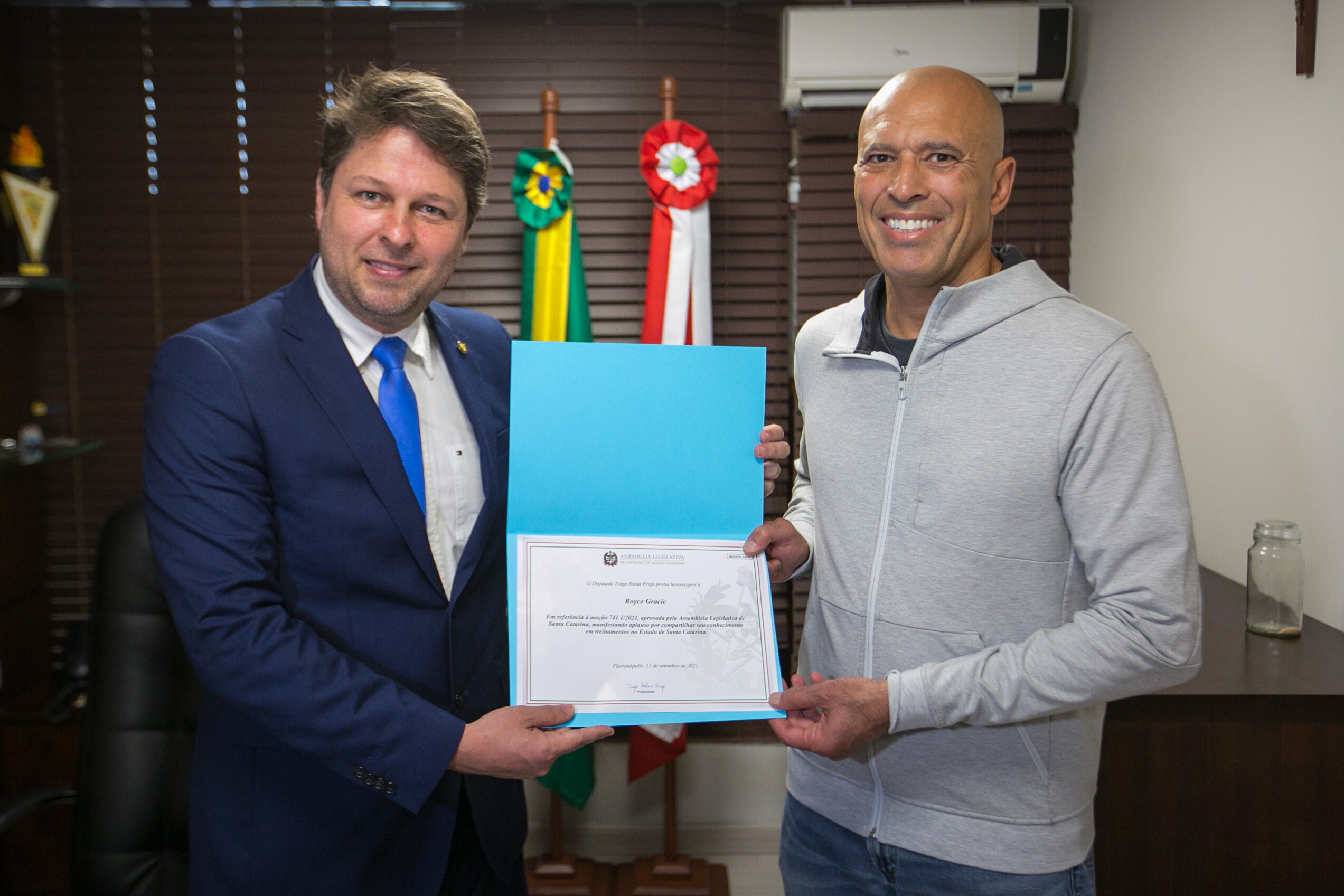 Assembleia concede moção de aplauso a Royce Gracie