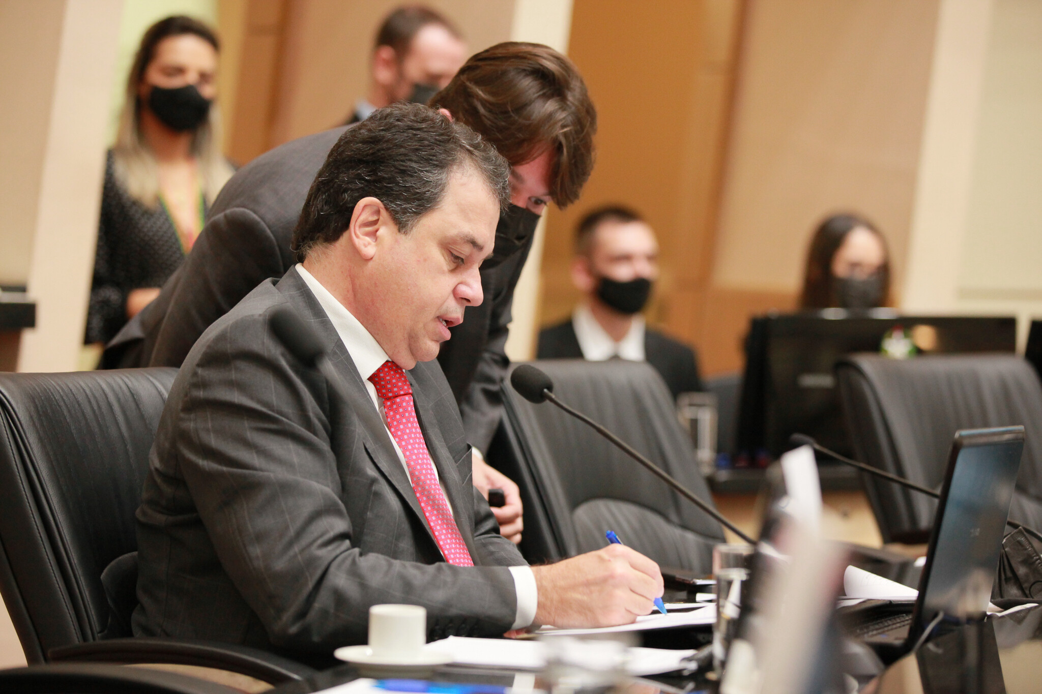 Deputado Rodrigo Minotto conduziu a sessão