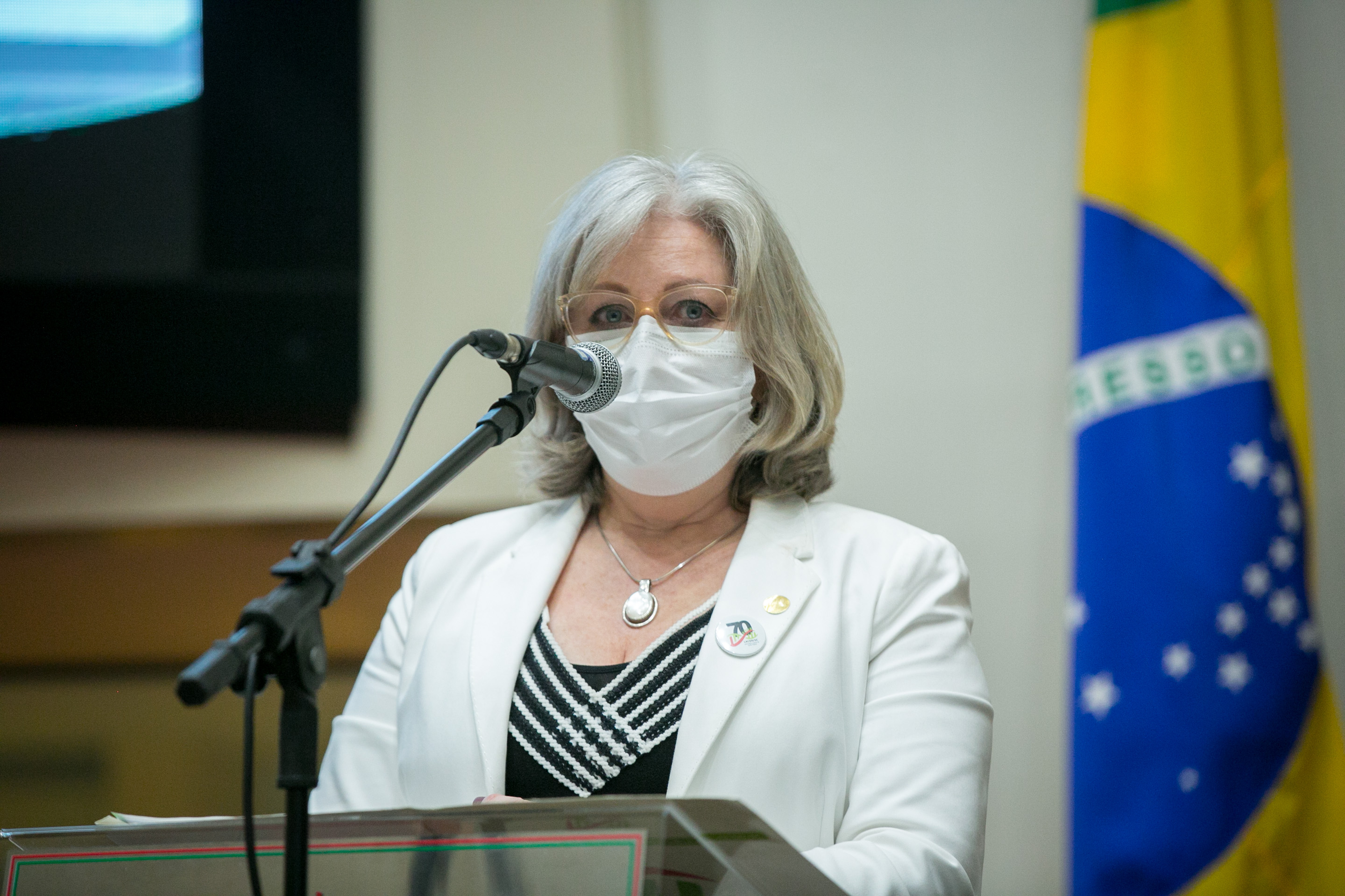Diretora geral do Lacen, Marlei Pickler Debiasi dos Anjos