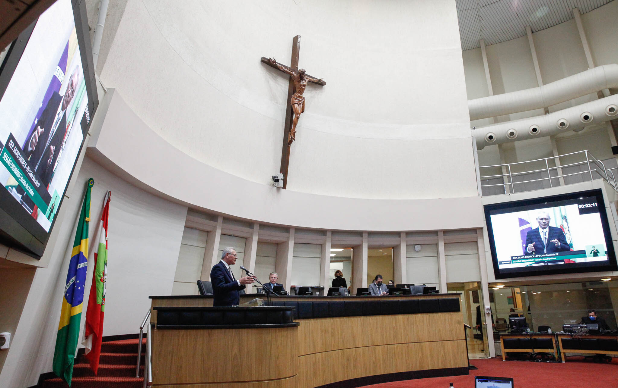 Deputados destacam falta de insumos contra o câncer e escola lixo zero
