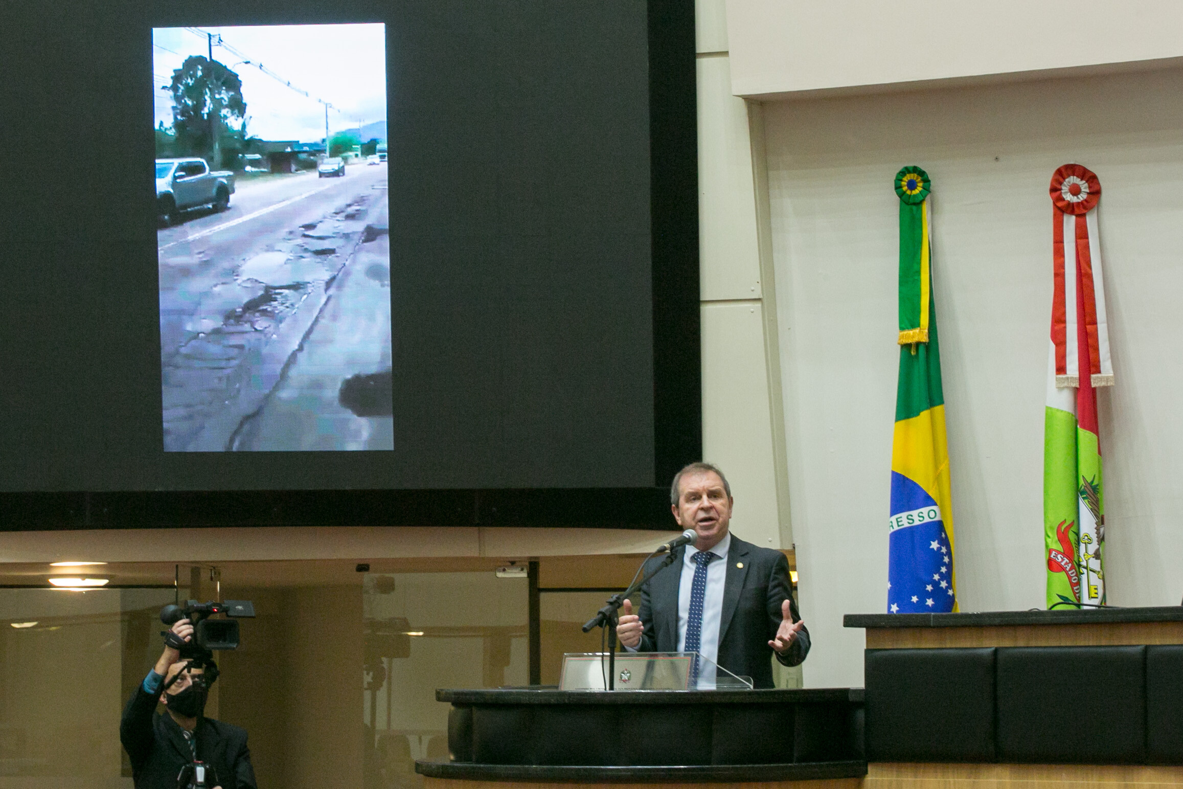 Deputados sobem tom contra Dnit e bancada federal por buracos nas BRs
