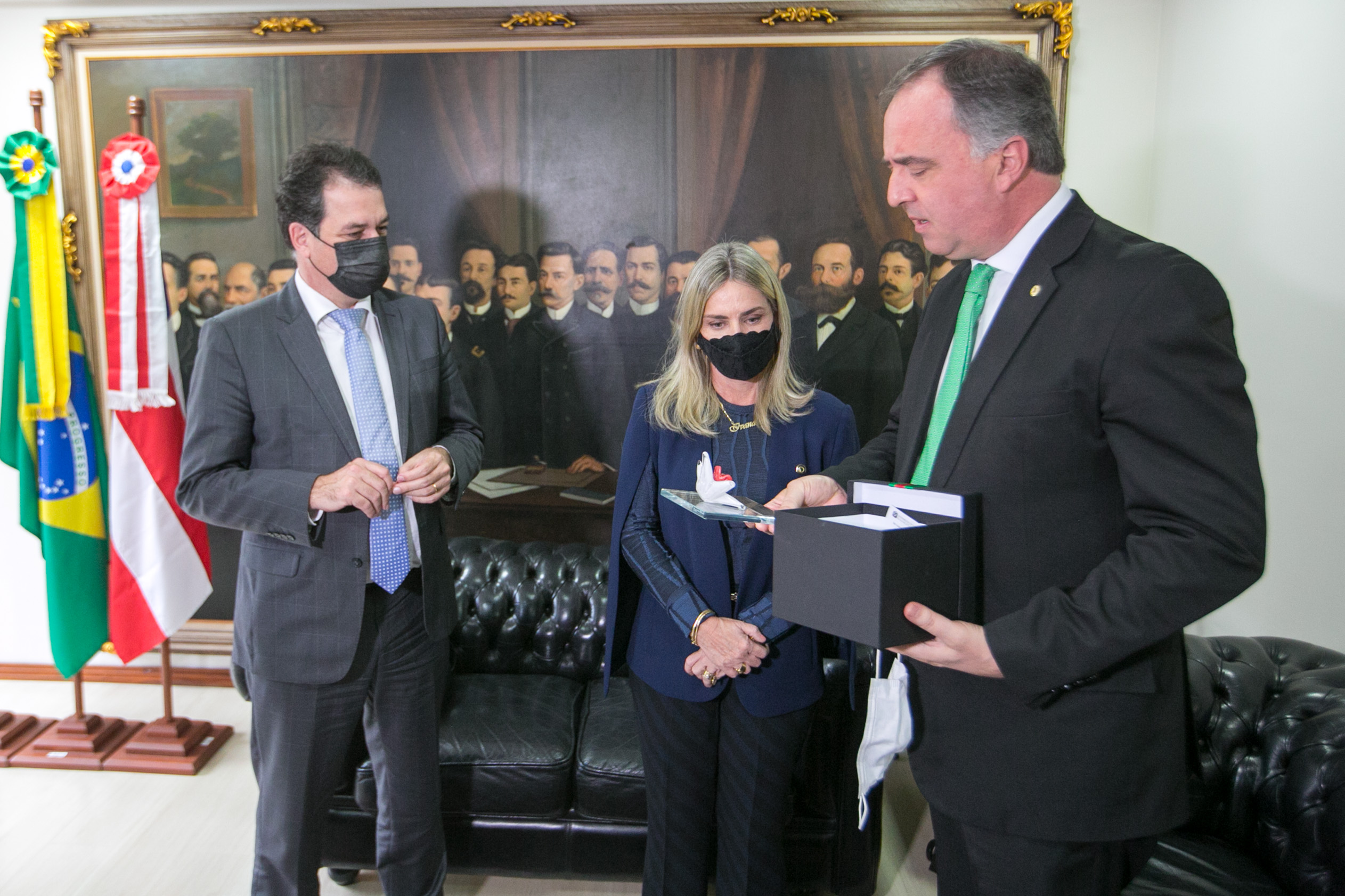 Deputado Rodrigo Minotto (PDT), Presidente da UNALE, Deputada Ivana Bastos e Deputado Kennedy Nunes (PTB)