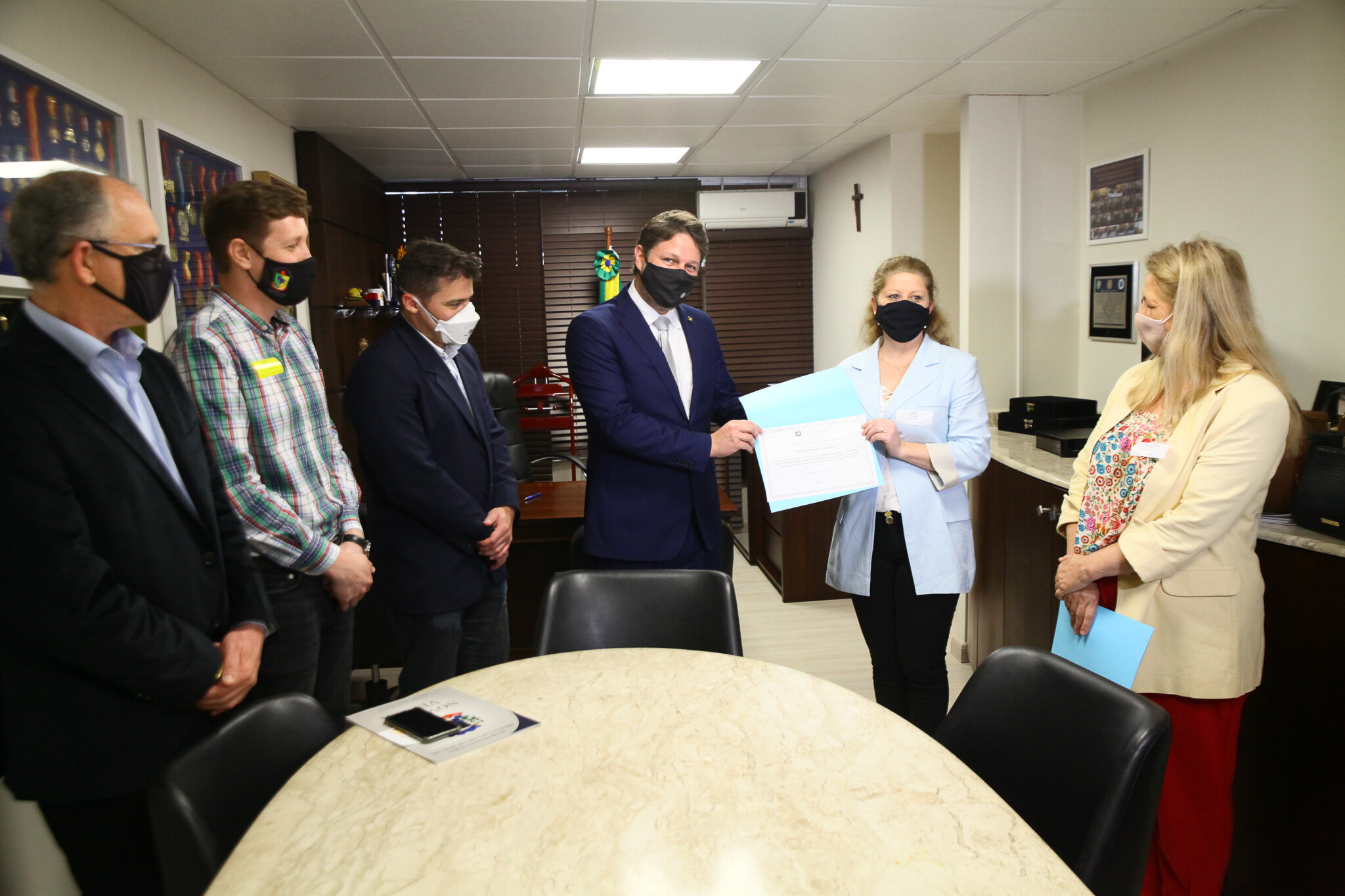Responsáveis pela “Rifa da Fazendinha” recebem Moção de Aplauso