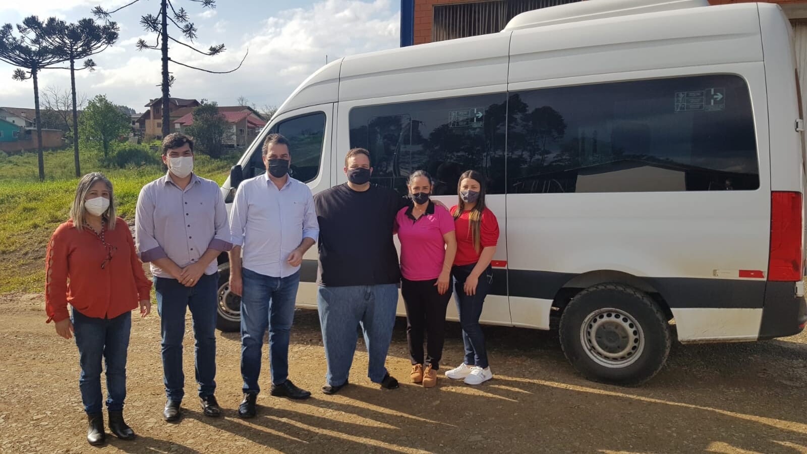 Em Timbó Grande, Minotto recebe demandas e visita a Apae