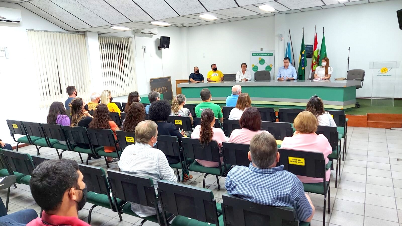 Minotto reúne entidades de Içara para receber demandas