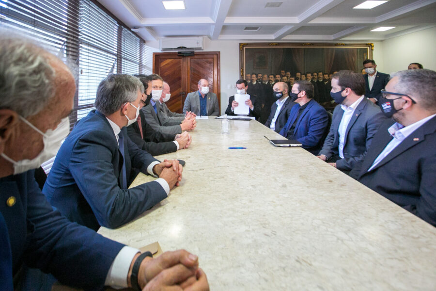 Entrega de projetos do Executivo