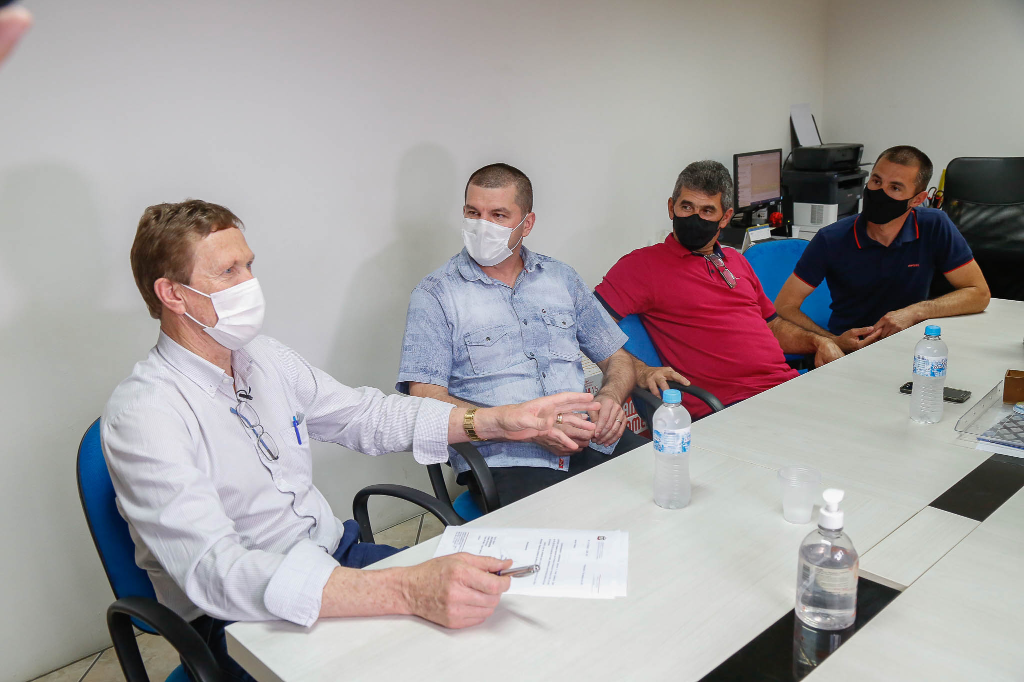 Deputado Volnei Weber (MDB)com lideranças de Treze de Maio