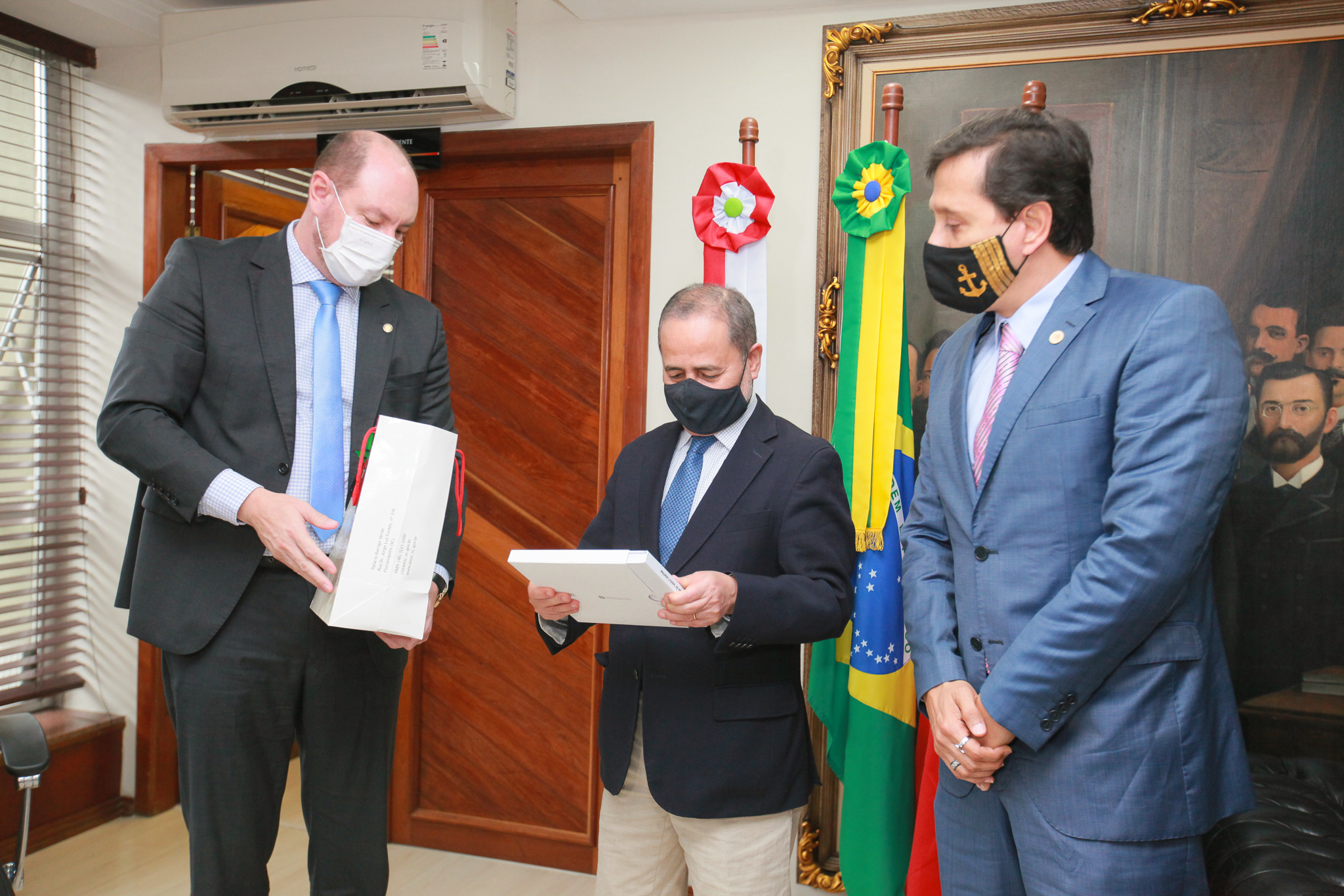Deputado Mauro de Nadal (MDB), Cônsul Mário Arriagada, Cônsul honorário de SC, Carlos Alberto de Oliveira Júnior