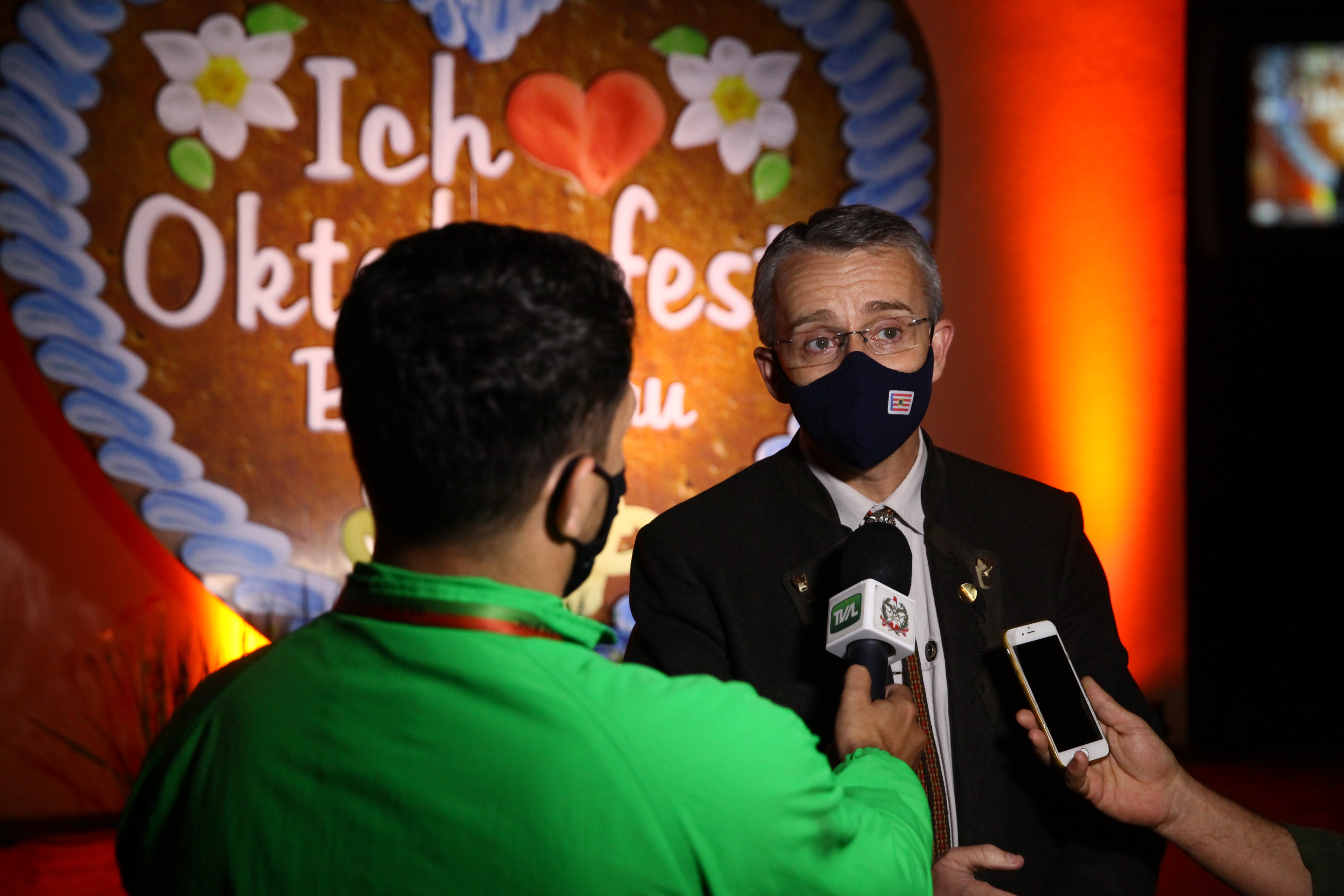Sessão Solene Homenagem aos 37 anos de Fundação da Oktoberfest - Entrevista com Mário Hildebrandt, prefeito de Blumeau