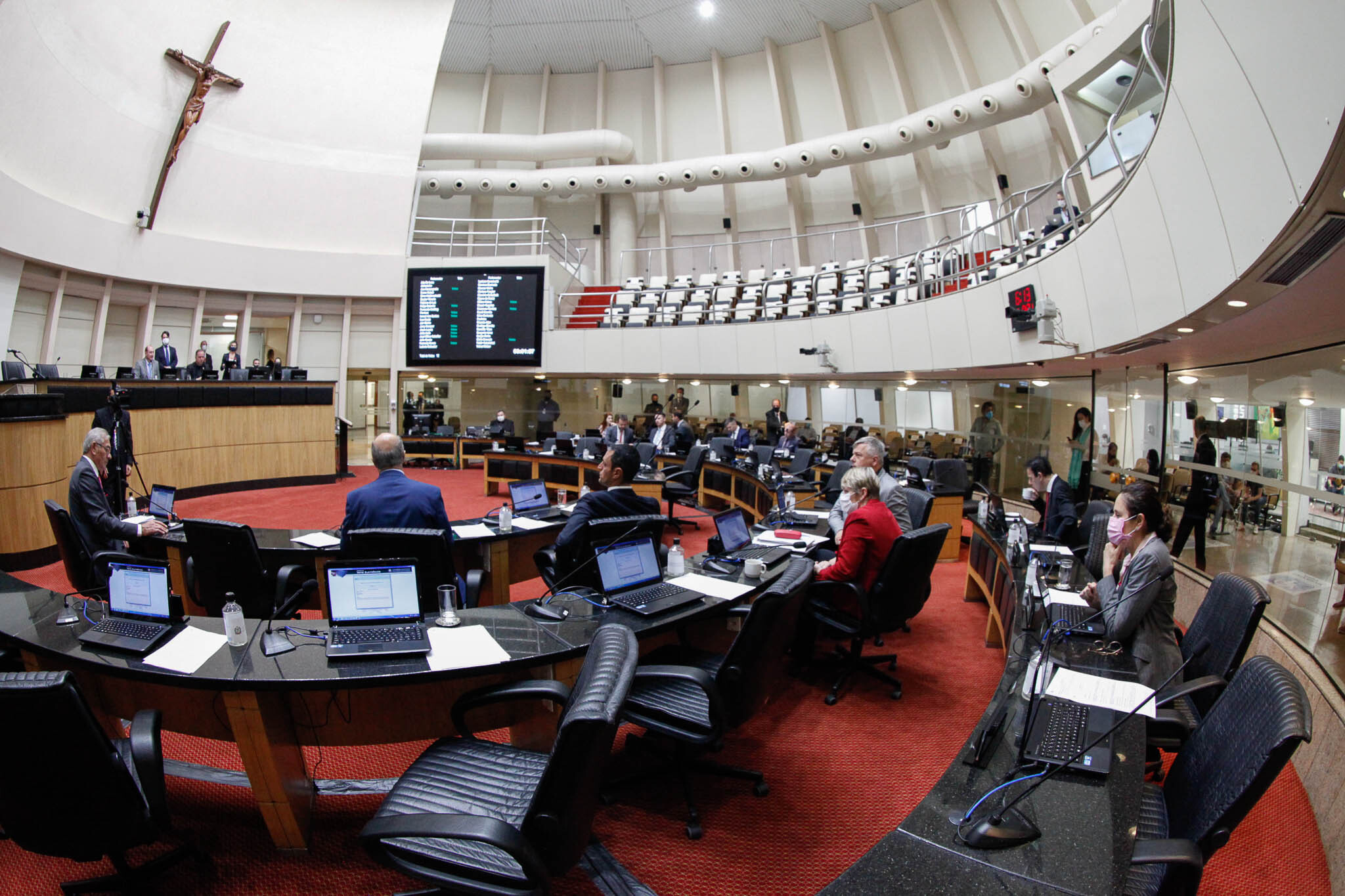 Deputados aprovam três projetos de lei na sessão desta quarta-feira (13)