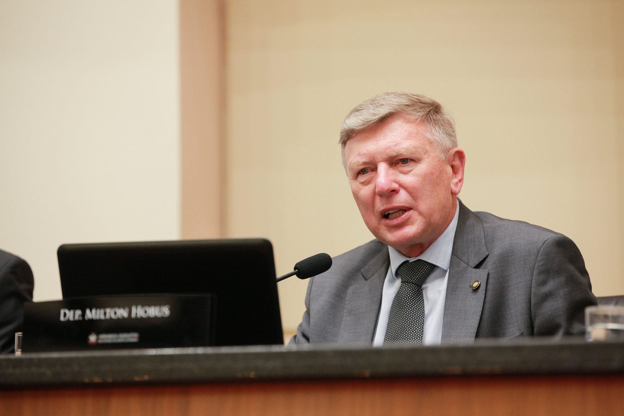 - Deputado Milton Hobus (PSD)