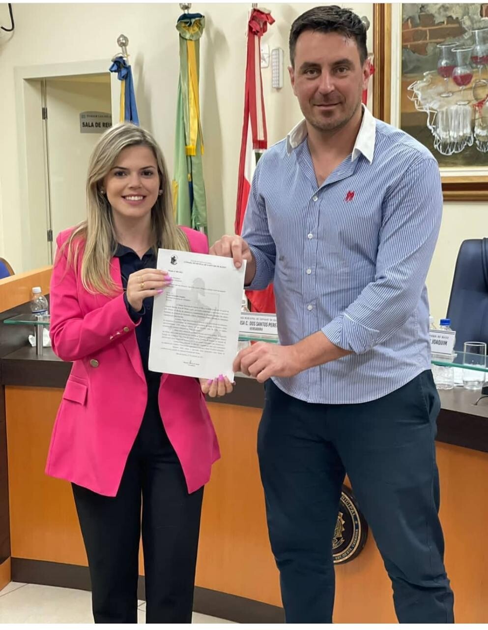 Em Capivari de Baixo, a moção foi entregue pela vereadora Beatriz Alves