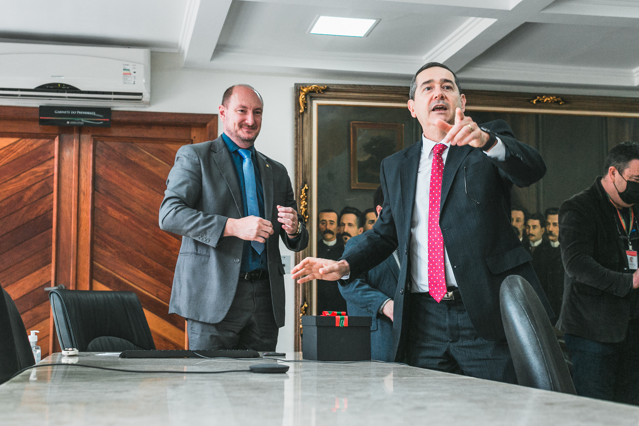 Deputado Mauro de Nadal (MDB) - Desembargador Ricardo Teixeira do Valle Pereira (Presidente TRF4)