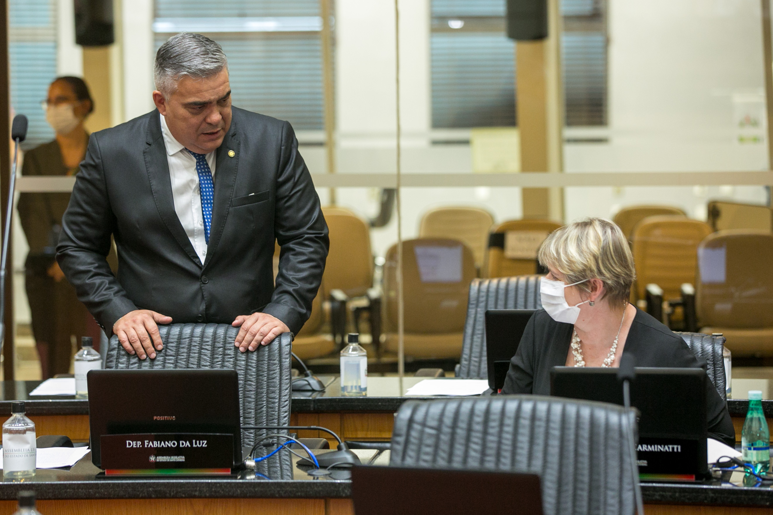 Deputado Sargento Lima (PL) e Deputada Luciane Carminatti (PT)