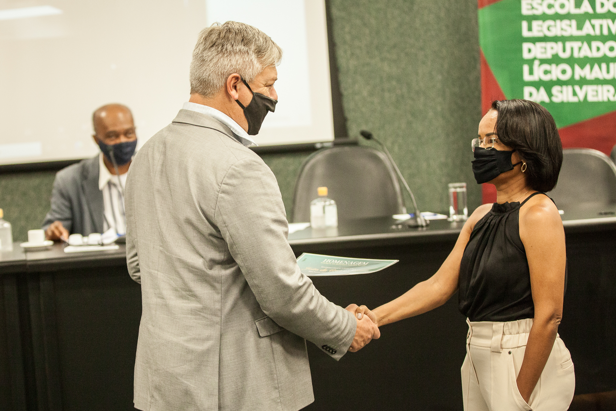 Deputado Fabiano da Luz (PT) e Emilene Crus e Souza, trineta do poeta Crus e Sousa.