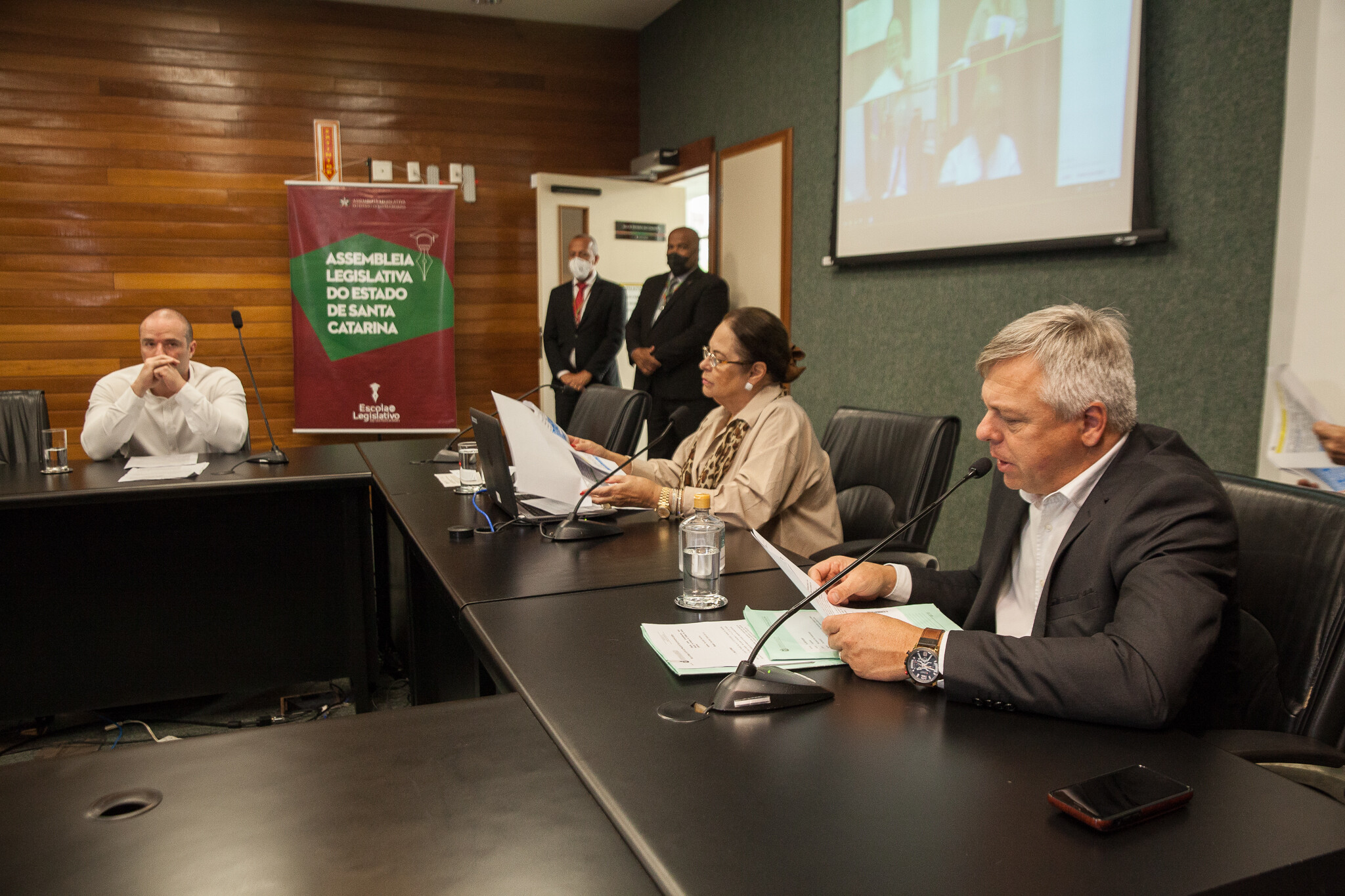 Aprovado projeto que visa combater violência contra mulher