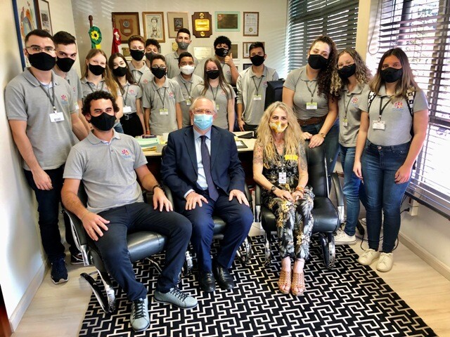 Dr. Vicente recebe vereadores mirins de Guaramirim