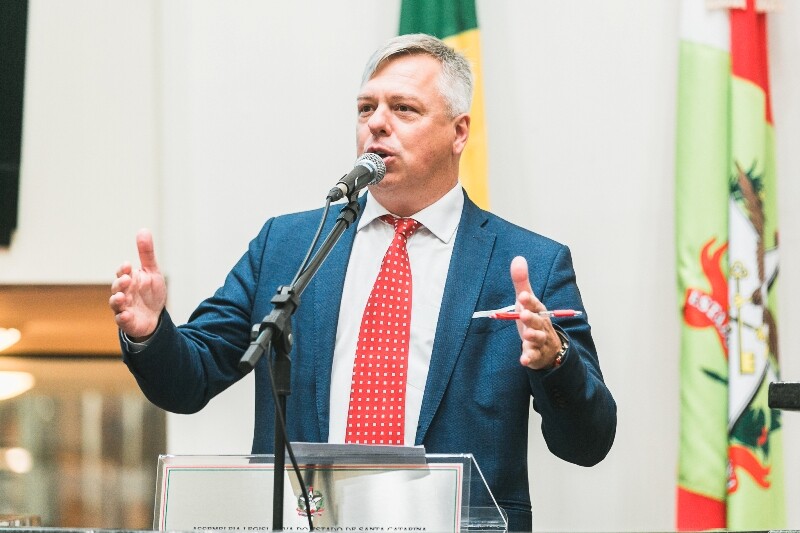 Fabiano elenca motivos para rejeição de Bolsonaro atingir 65% nas pesquisas