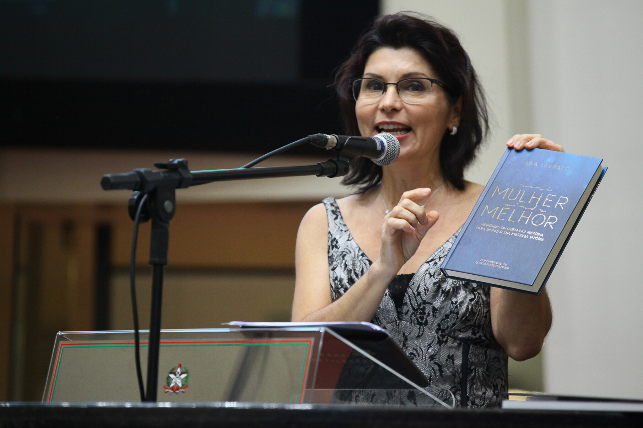 Empreendedorismo feminino pauta participação de escritora na tribuna