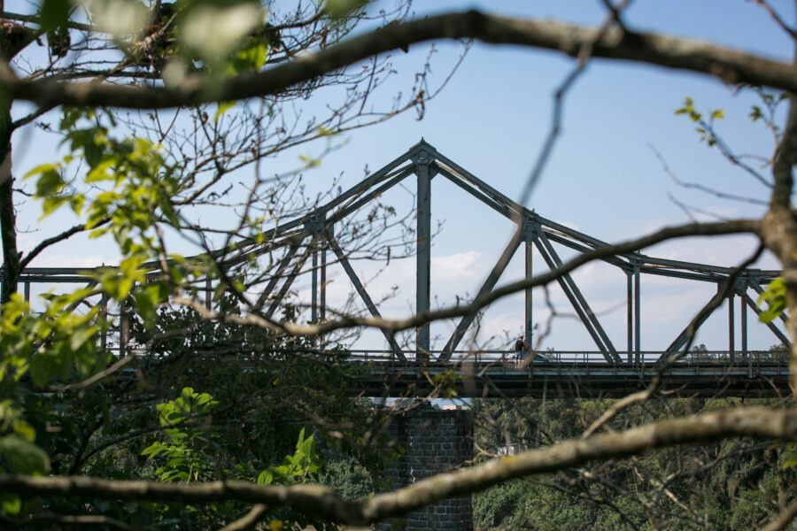 Ponte de ferro faz a ligação entre os bairros Itoupava Seca e Itoupava Norte, em Blumenau