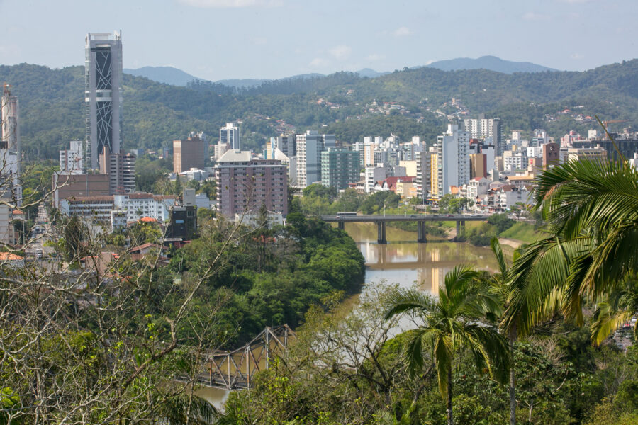 Blumenau é a cidade onde o deputado fez sua carreira profissional e política