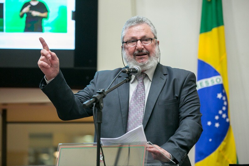 “Rios de SC estão definhando e ganância resulta em aquecimento global”