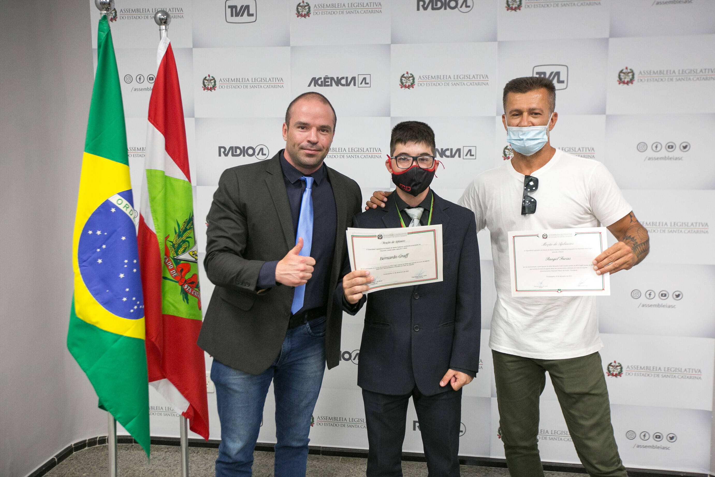 Atleta autista e treinador recebem moção de aplauso