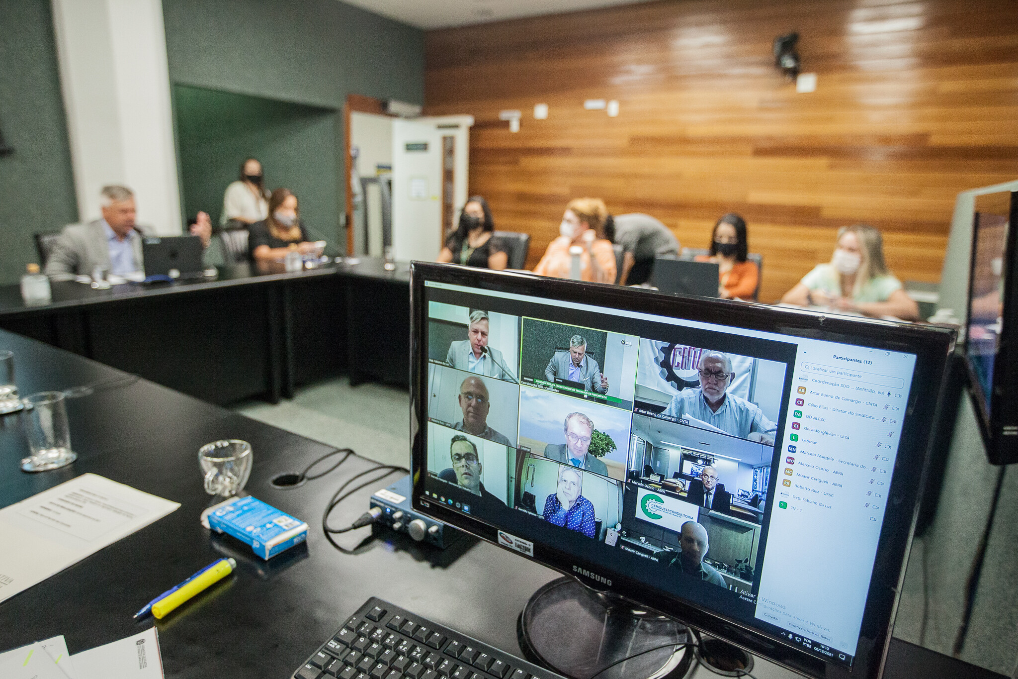 Especialistas e dirigentes rejeitam fim de pausas no trabalho em frigoríficos