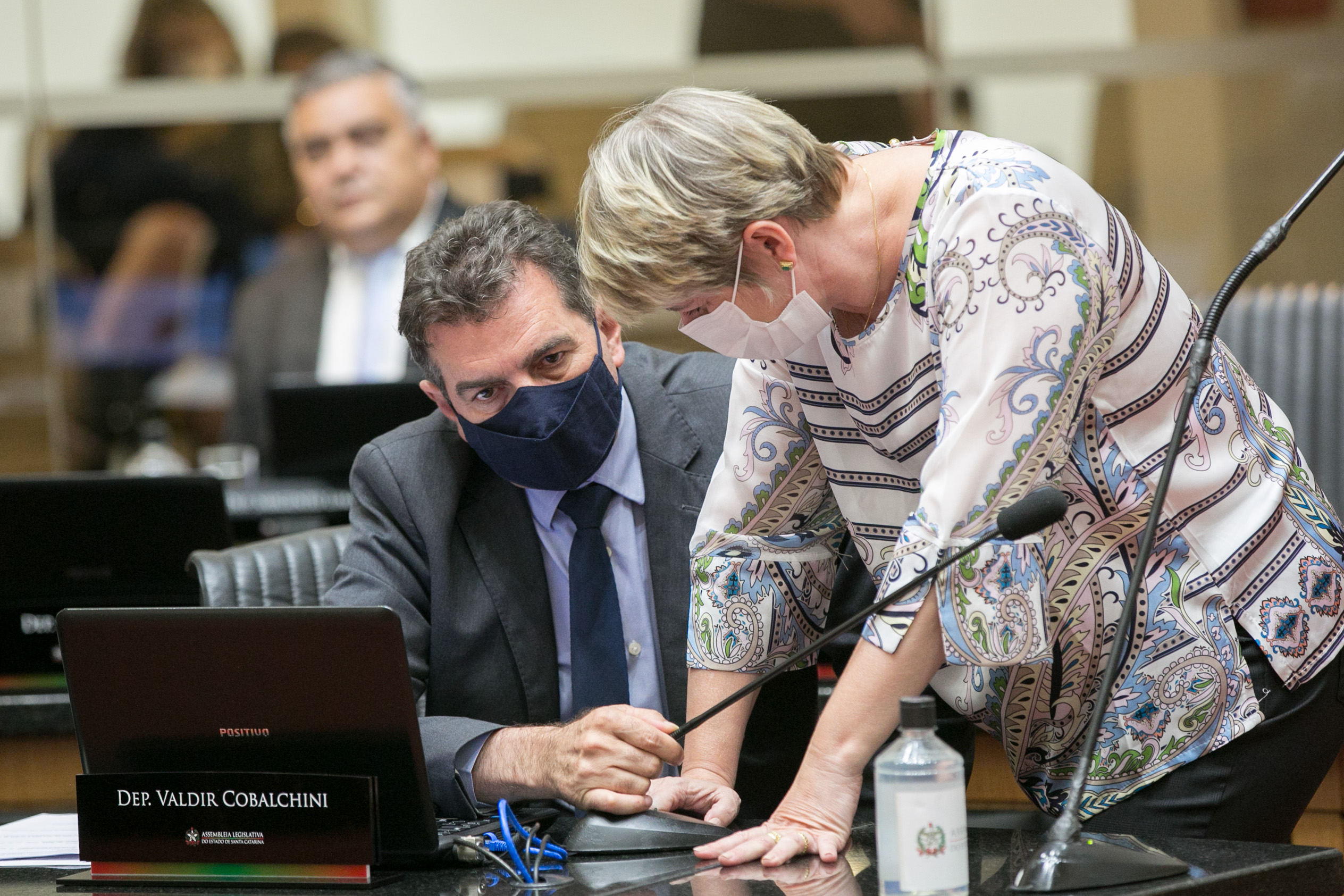 Deputado Valdir Cobalchini (MDB) e Deputada Luciane Carminatti (PT)