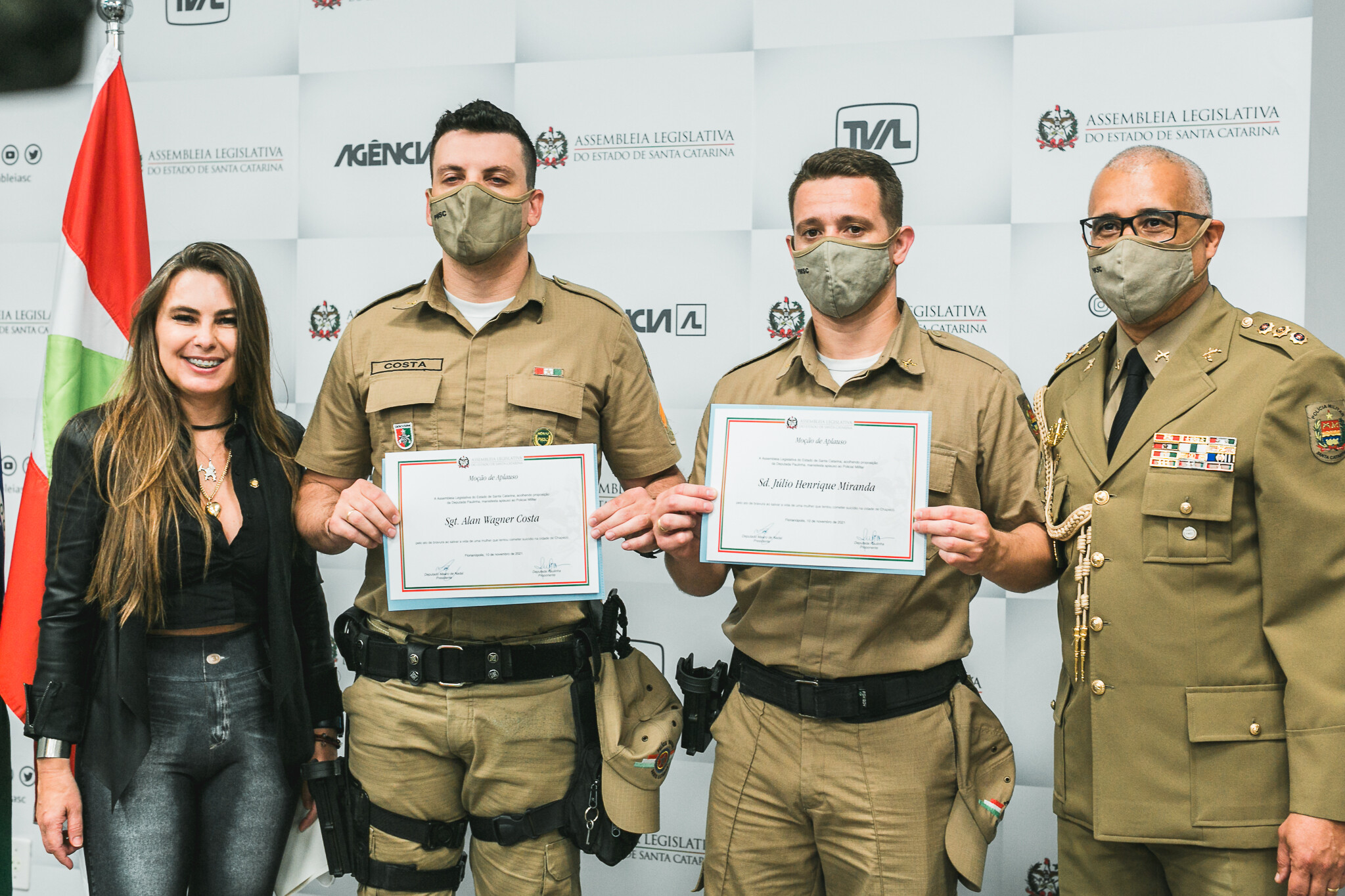 Deputada Paulinha e militares homenageados