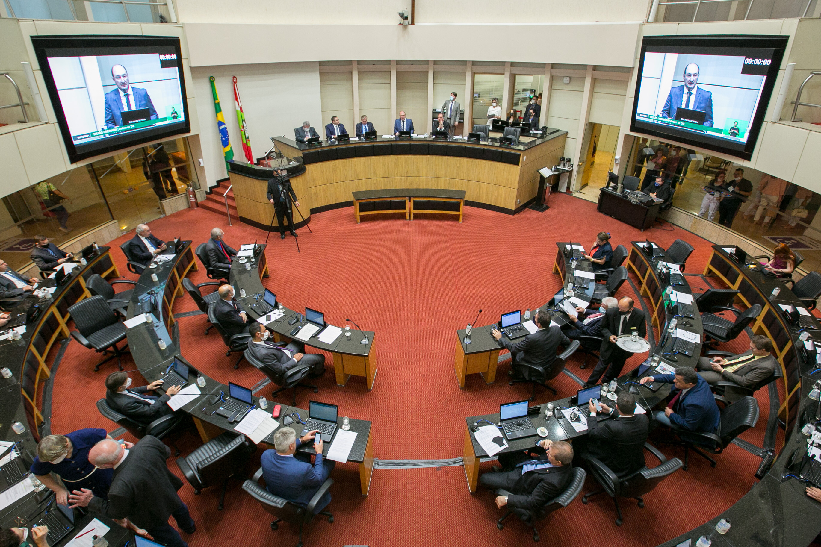 STF exorbita a lei e falta diálogo com servidores, avaliam deputados