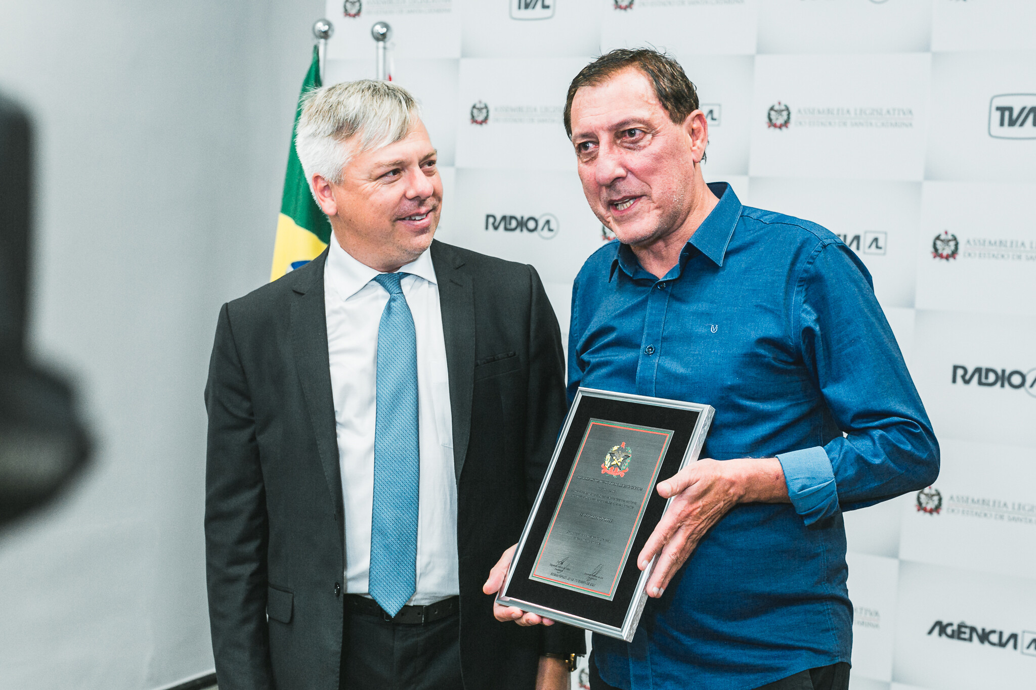 Alesc homenageia radialista Renei Popper pelos 50 anos de profissão
