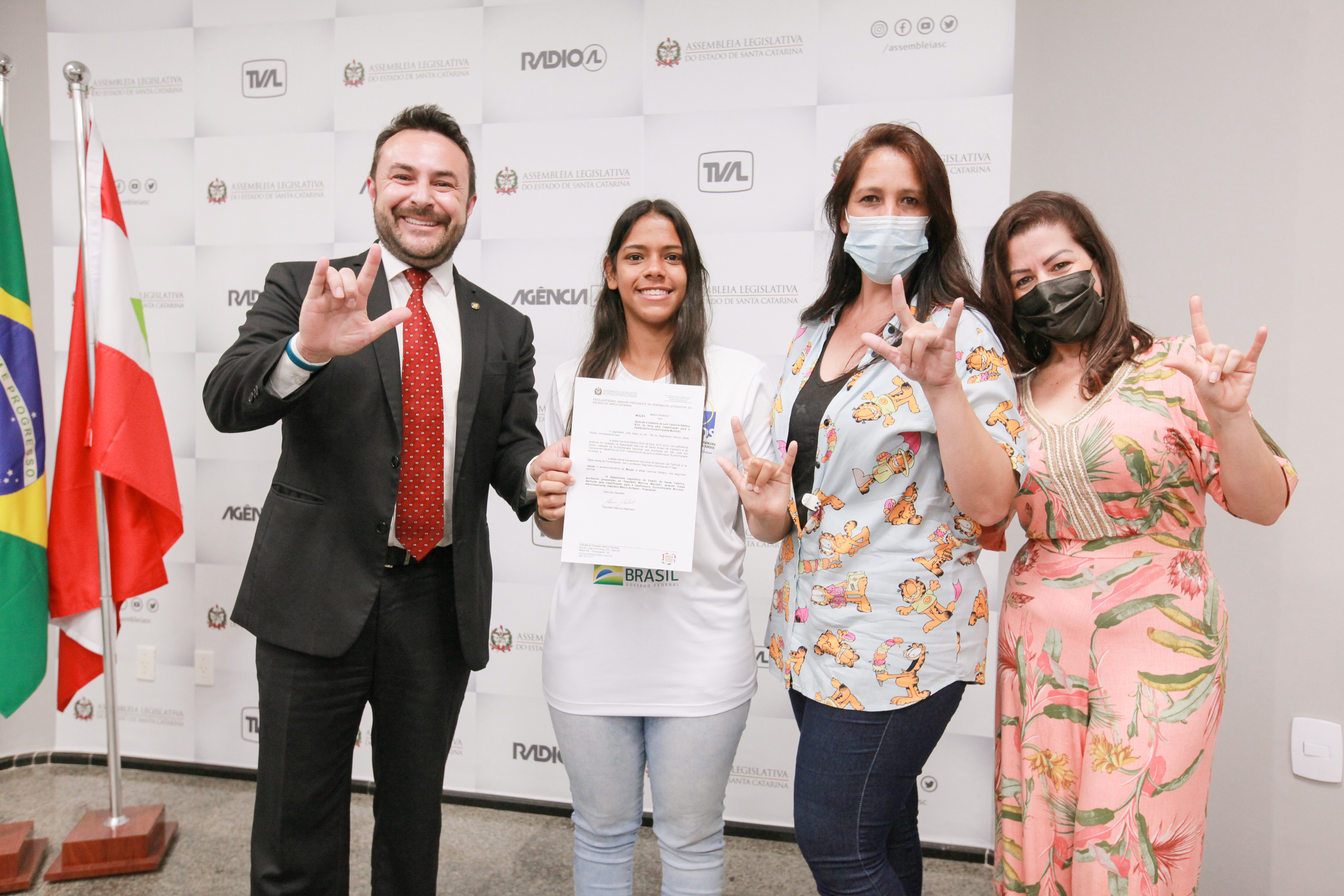 Moção de Aplauso – Deputado Marcius Machado homenageia Carolina Stefany Kich da Silva