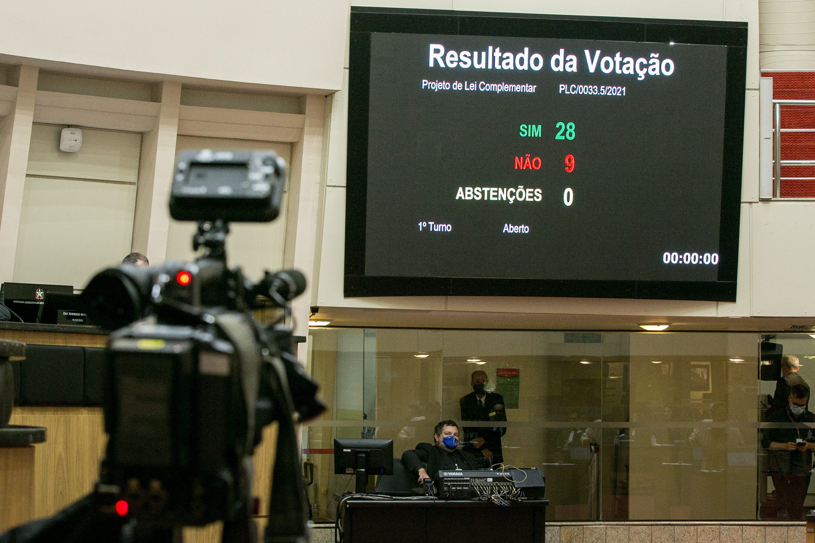 Plenário aprova minirreforma, LOA 2022 e outros projetos do Executivo