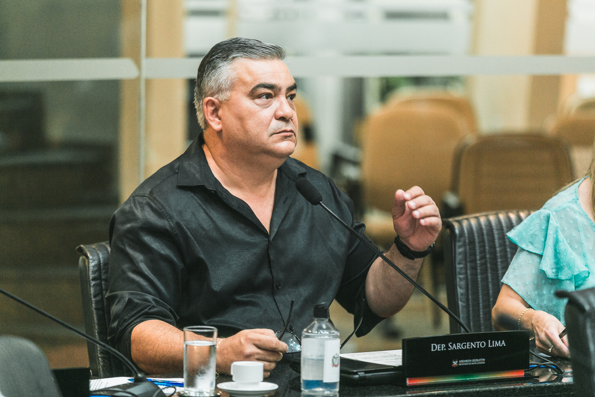 Desesperado, o governador Moisés distribui dinheiro, diz Sargento Lima